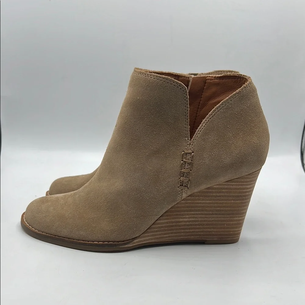 NEW Lucky Brand‎ Sz 9 1/2 Yimmie Suede Tan Wedge Ankle Boot